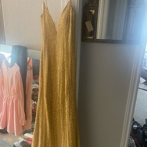 COPY - Sherri Hill | Mustard colored full sequin V neck with short train size: 4